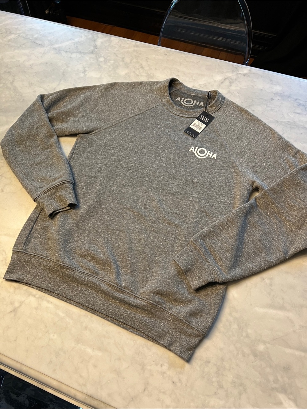 Aloha collection Raglan crewneck pullover sweatshirt. NWOT. Gray. Women’s small.